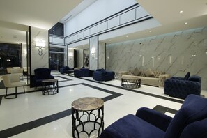 Lobby sitting area - Diwan Residence Hotel Alnaeem (Jeddah)