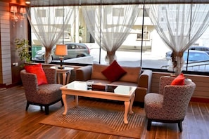 In-room safe, soundproofing, iron/ironing board, free WiFi - Golden Bujari Hotel Al Dhahran (Al Khobar)