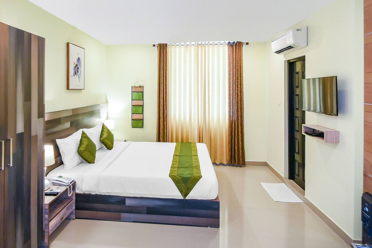 Standard Room | Desk, iron/ironing board, rollaway beds, free WiFi