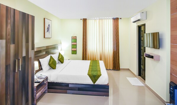 Desk, iron/ironing board, rollaway beds, free WiFi