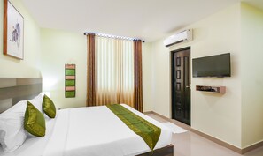 Desk, iron/ironing board, rollaway beds, free WiFi
