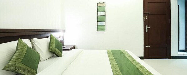 Iron/ironing board, rollaway beds, free WiFi