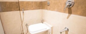 Shower, free toiletries
