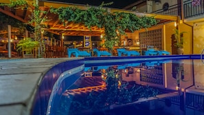 2 piscinas externas, guarda-sóis, espreguiçadeiras