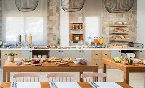 Free daily buffet breakfast - Carian Hotel (Kalymnos)