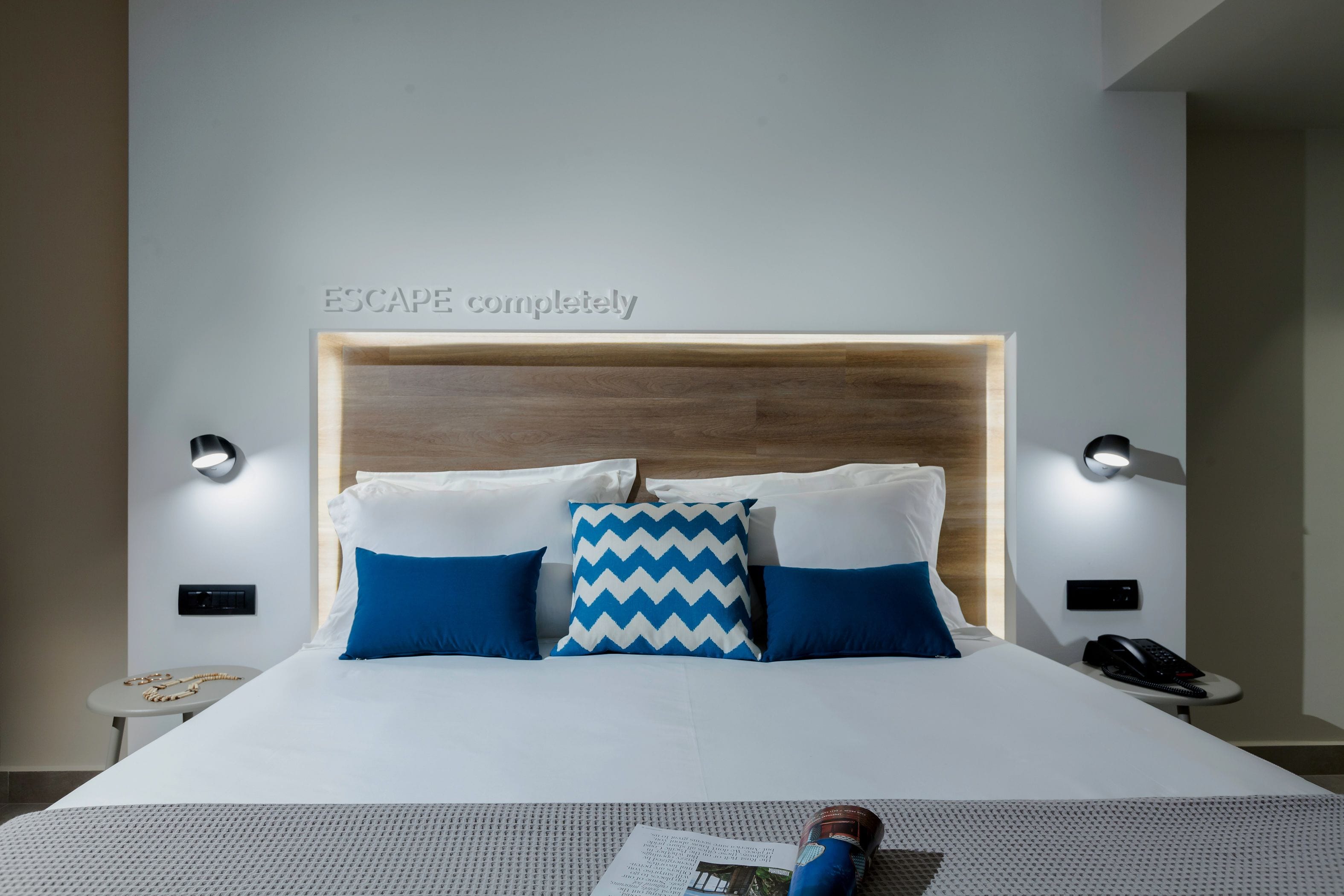 junior suite, sea view | 1 bedroom, in-room safe, blackout curtains, soundproofing