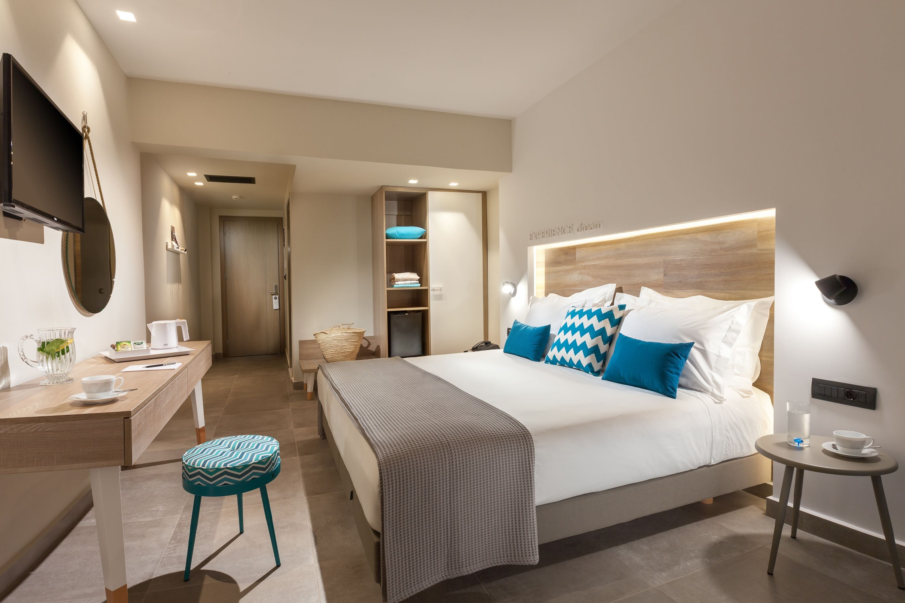 junior suite, sea view | 1 bedroom, in-room safe, blackout curtains, soundproofing