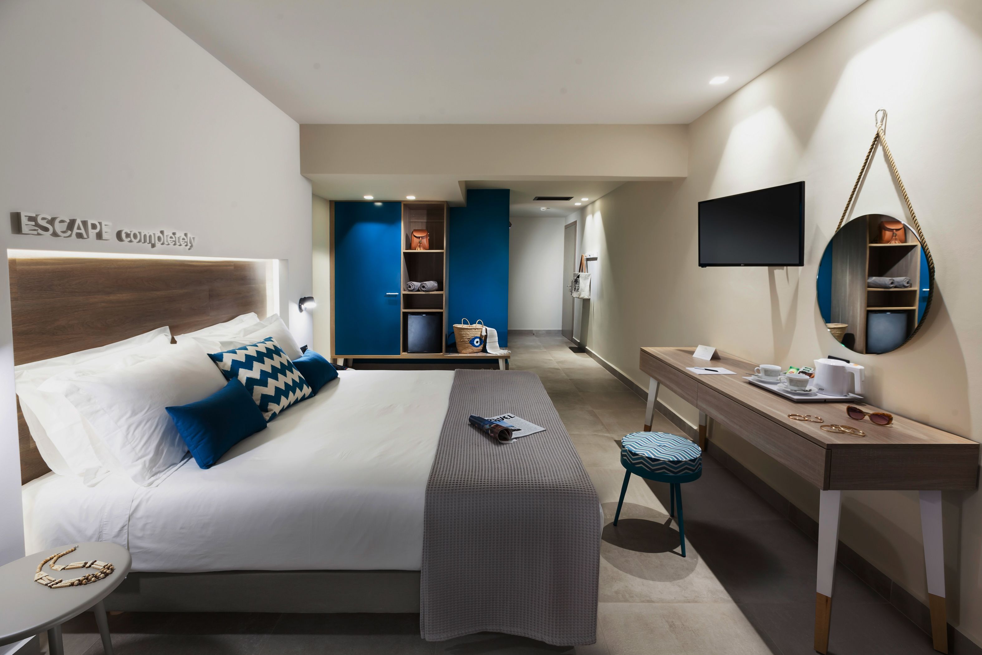 junior suite, sea view | 1 bedroom, in-room safe, blackout curtains, soundproofing