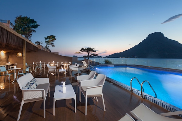 Poolbar