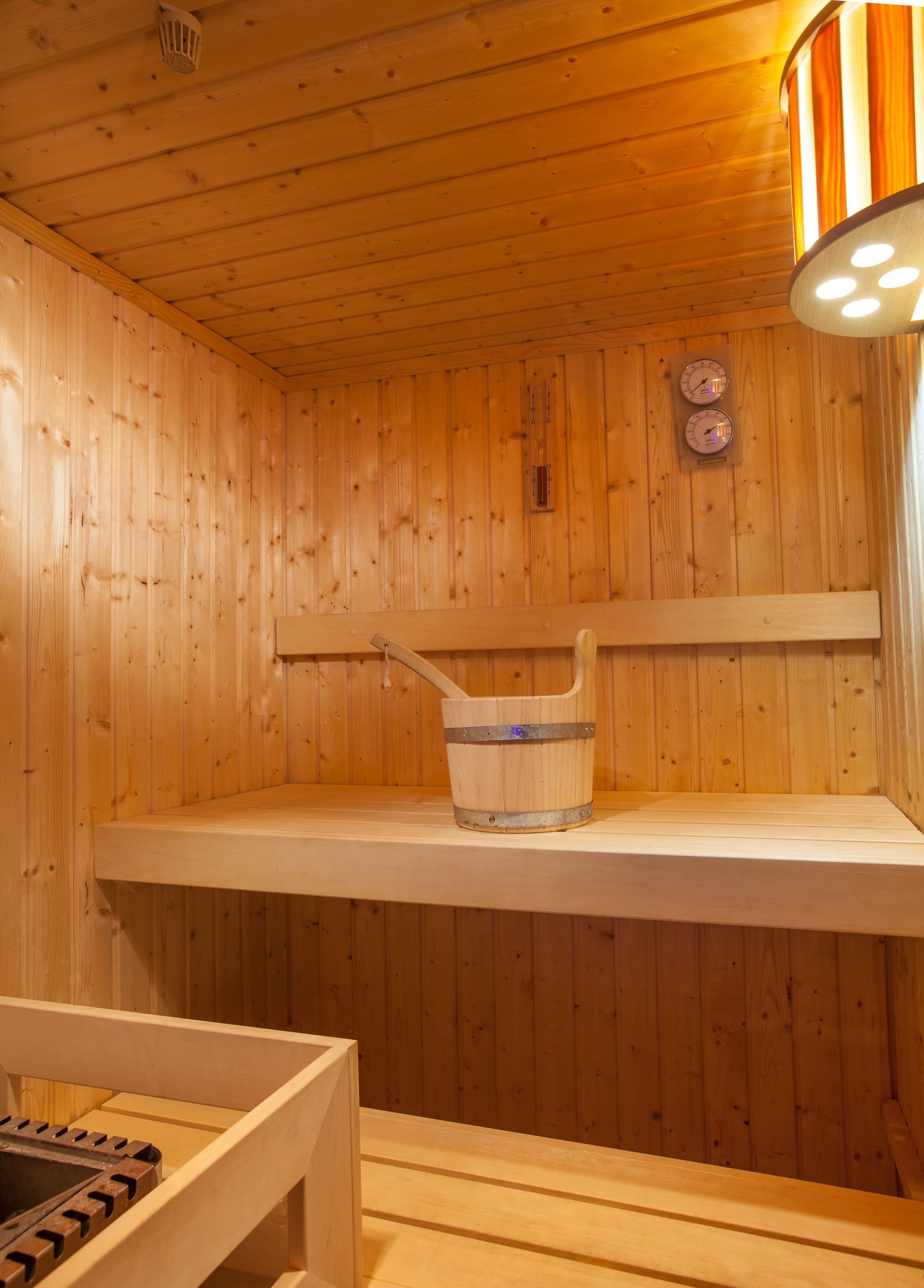 sauna, hot tub, steam room, body treatments, aromatherapy