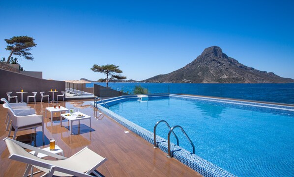 Seasonal outdoor pool, open 9 AM to 8:30 PM, pool umbrellas