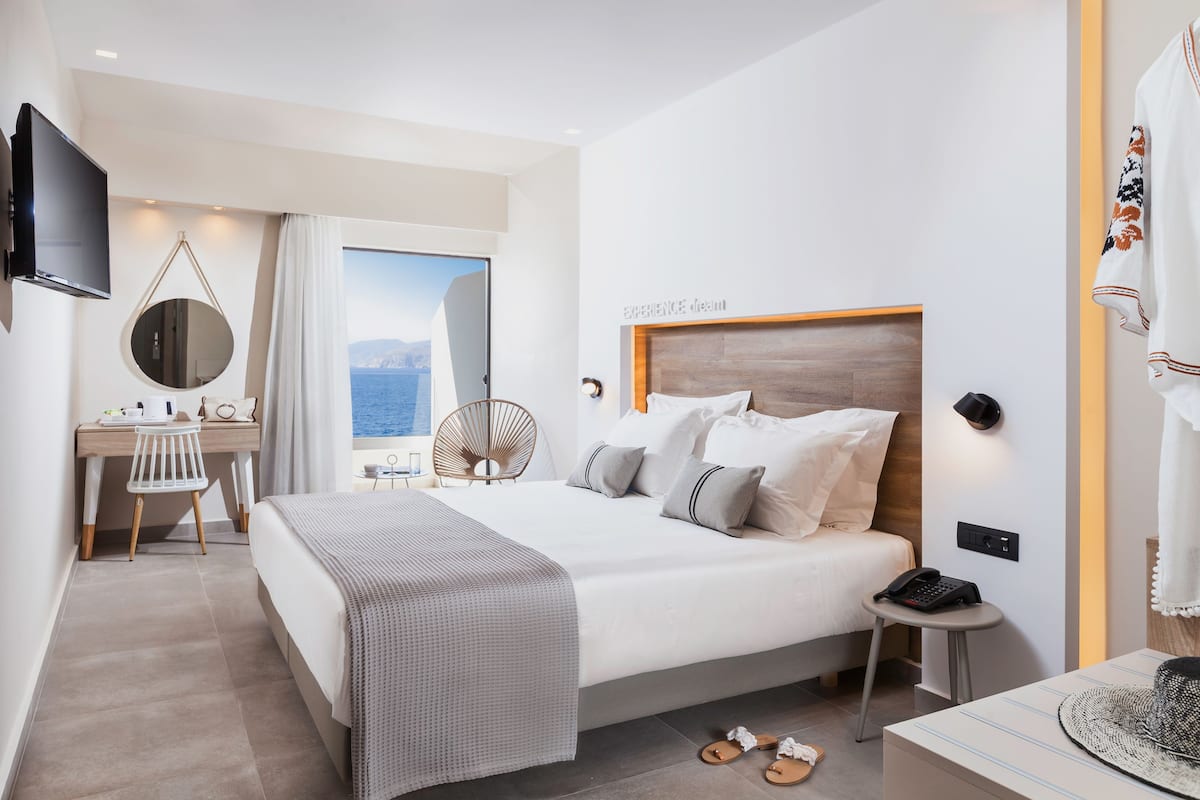 Deluxe Double Room, Sea View | In-room safe, blackout curtains, soundproofing, iron/ironing board