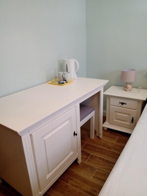 Iron/ironing board, free WiFi, bed sheets - Vila Adry's (Constanta)