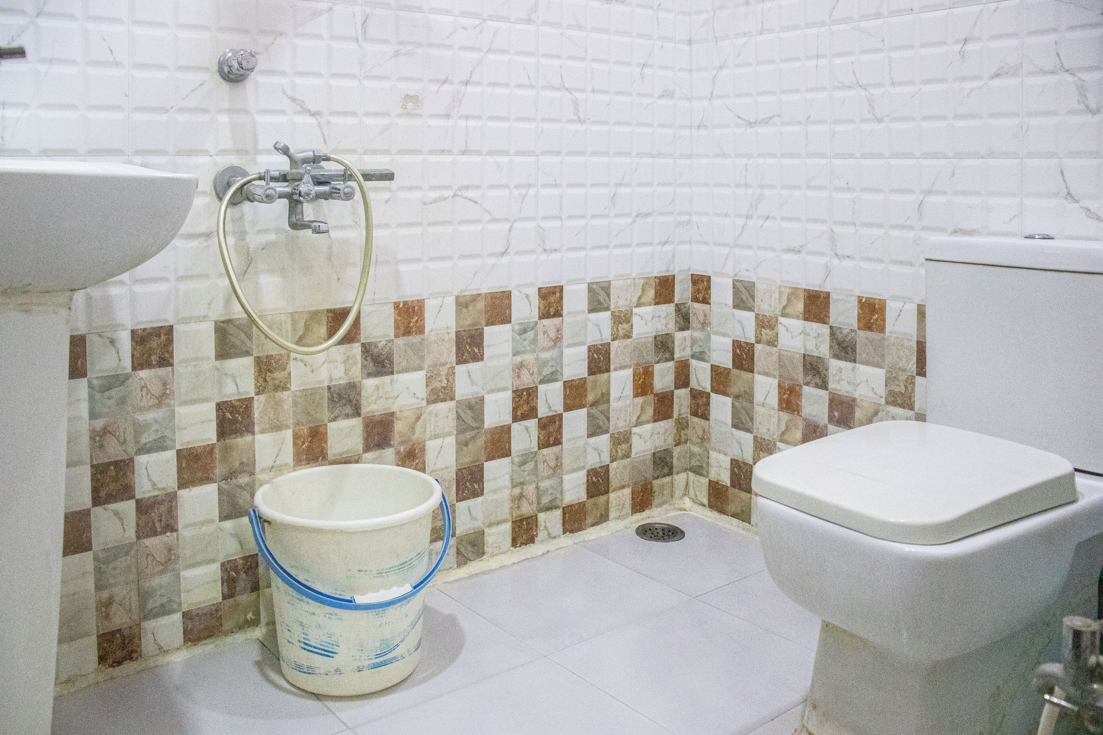 luxury triple room, 1 bedroom, smoking | bathroom | shower, free toiletries, towels