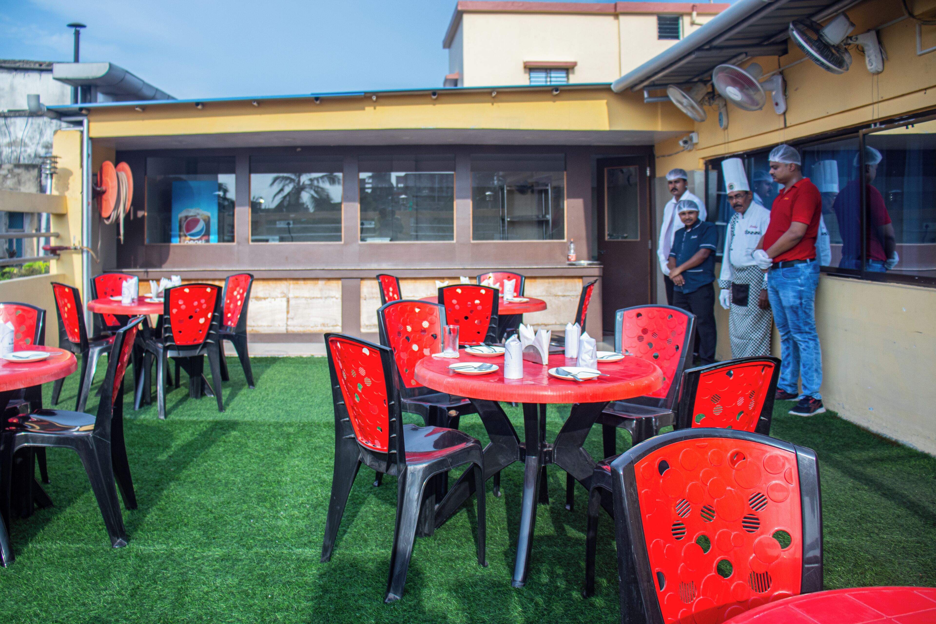 lunch and dinner served