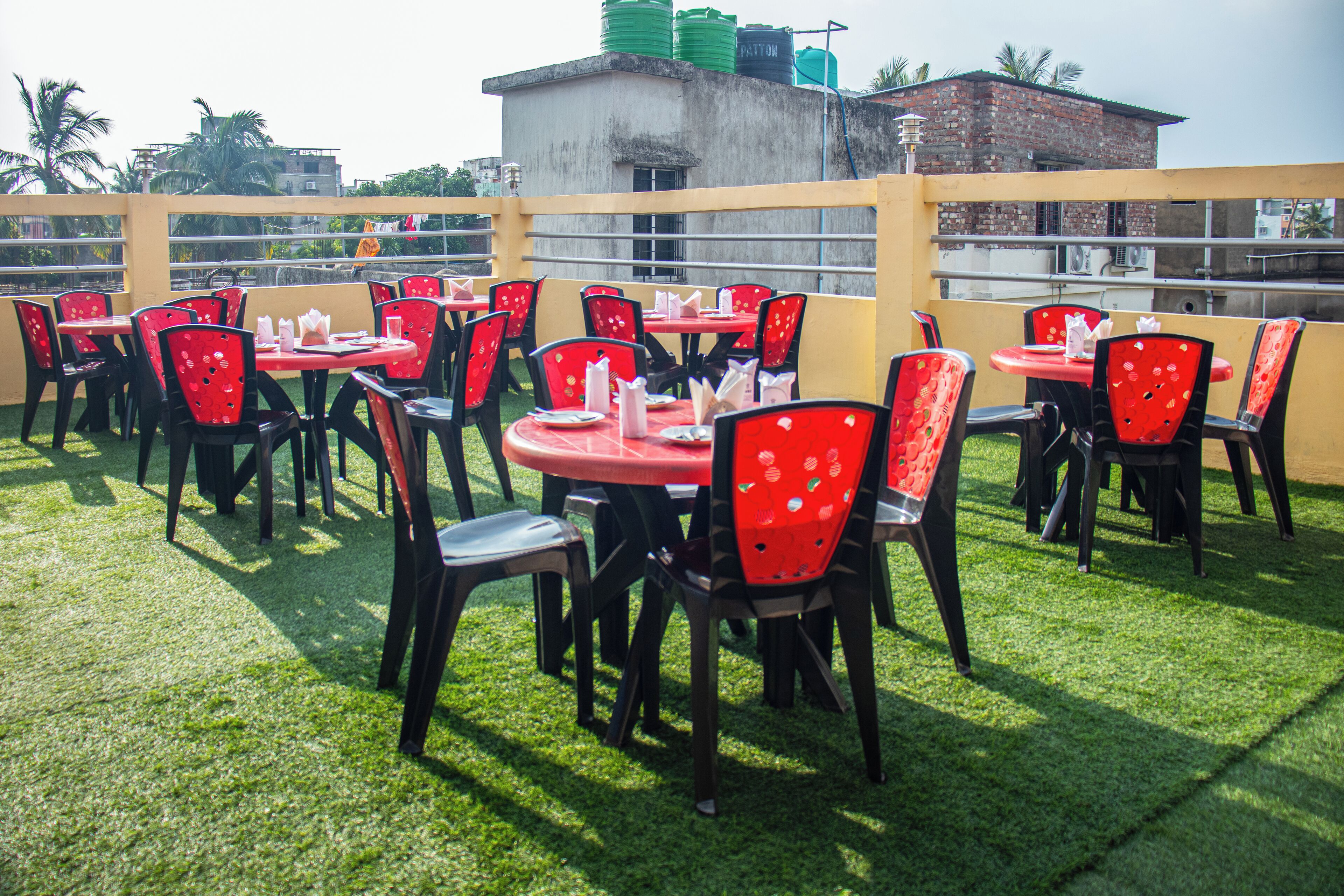 lunch and dinner served