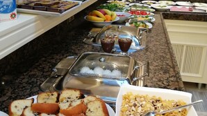Free daily buffet breakfast - Nayla Palace Hotel (Istanbul)