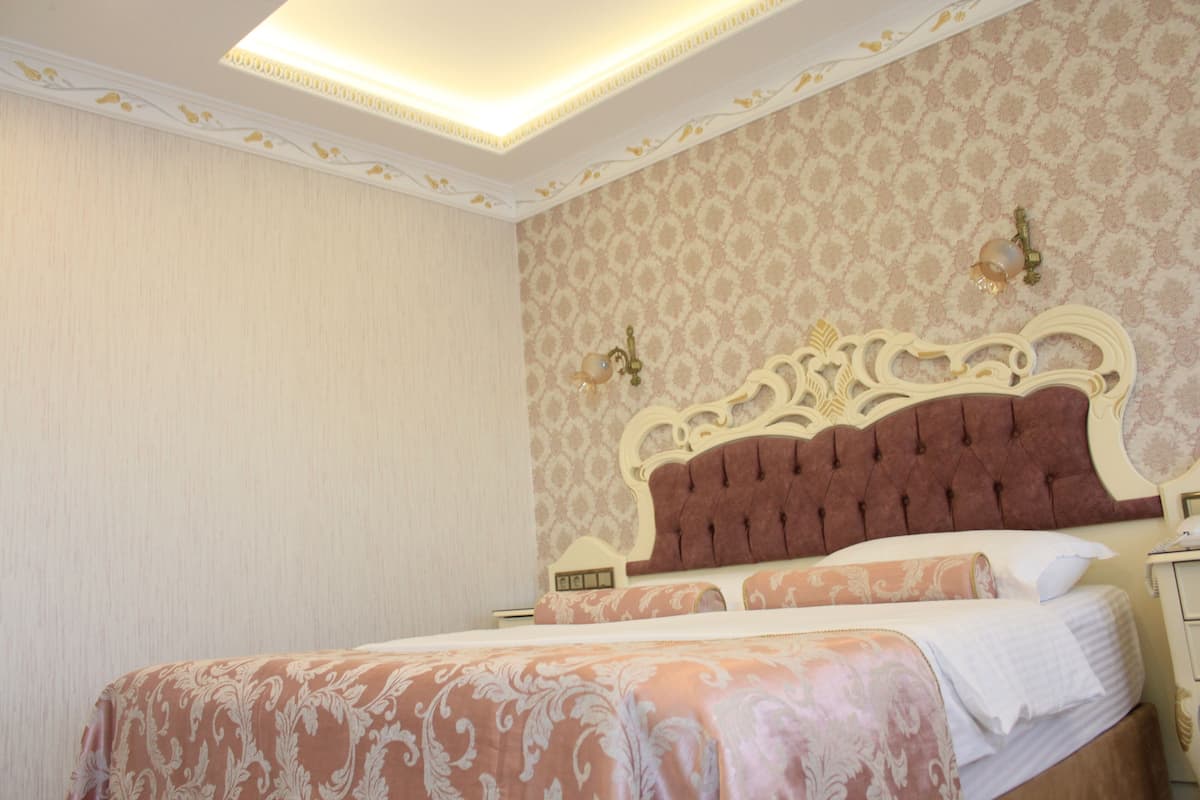 Minibar, in-room safe, desk, blackout curtains