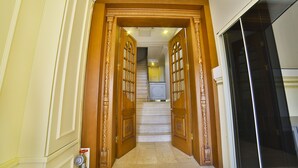 Interior entrance - Nayla Palace Hotel (Istanbul)