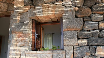 Pintu masuk properti