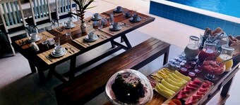 塔納海濱旅館