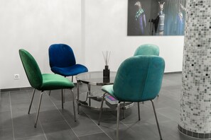 Lobby sitting area - Hotel Birsighof (Basel)