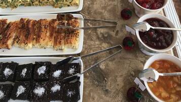 Petit déjeuner composé de spécialités régionales compris tous les jours