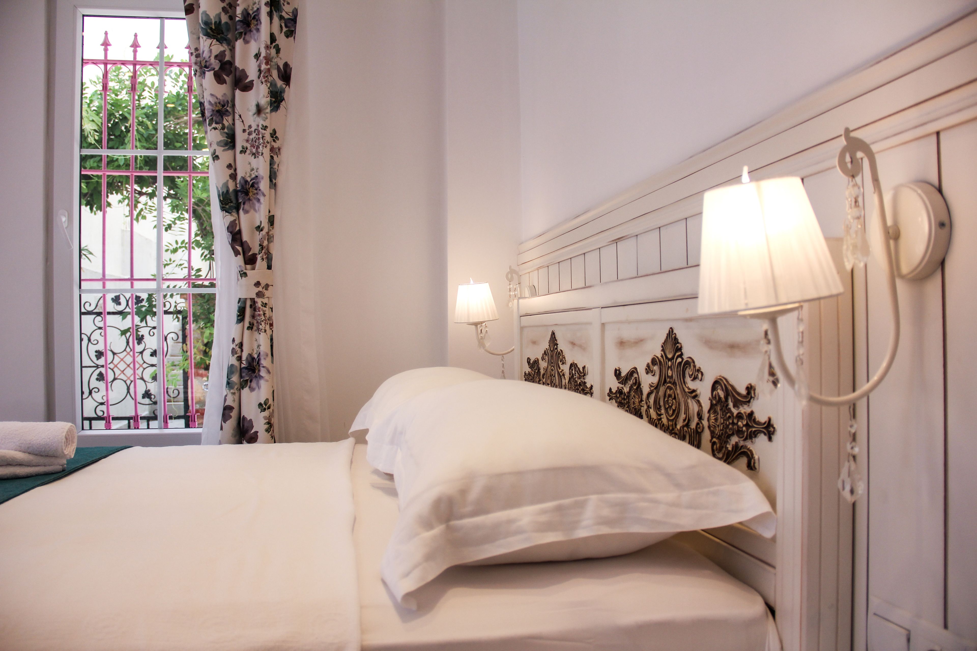 deluxe room | free wifi, bed sheets