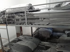 Shared Dormitory, Mixed Dorm | Free WiFi, bed sheets - Cambrington International Hostel (Liverpool)