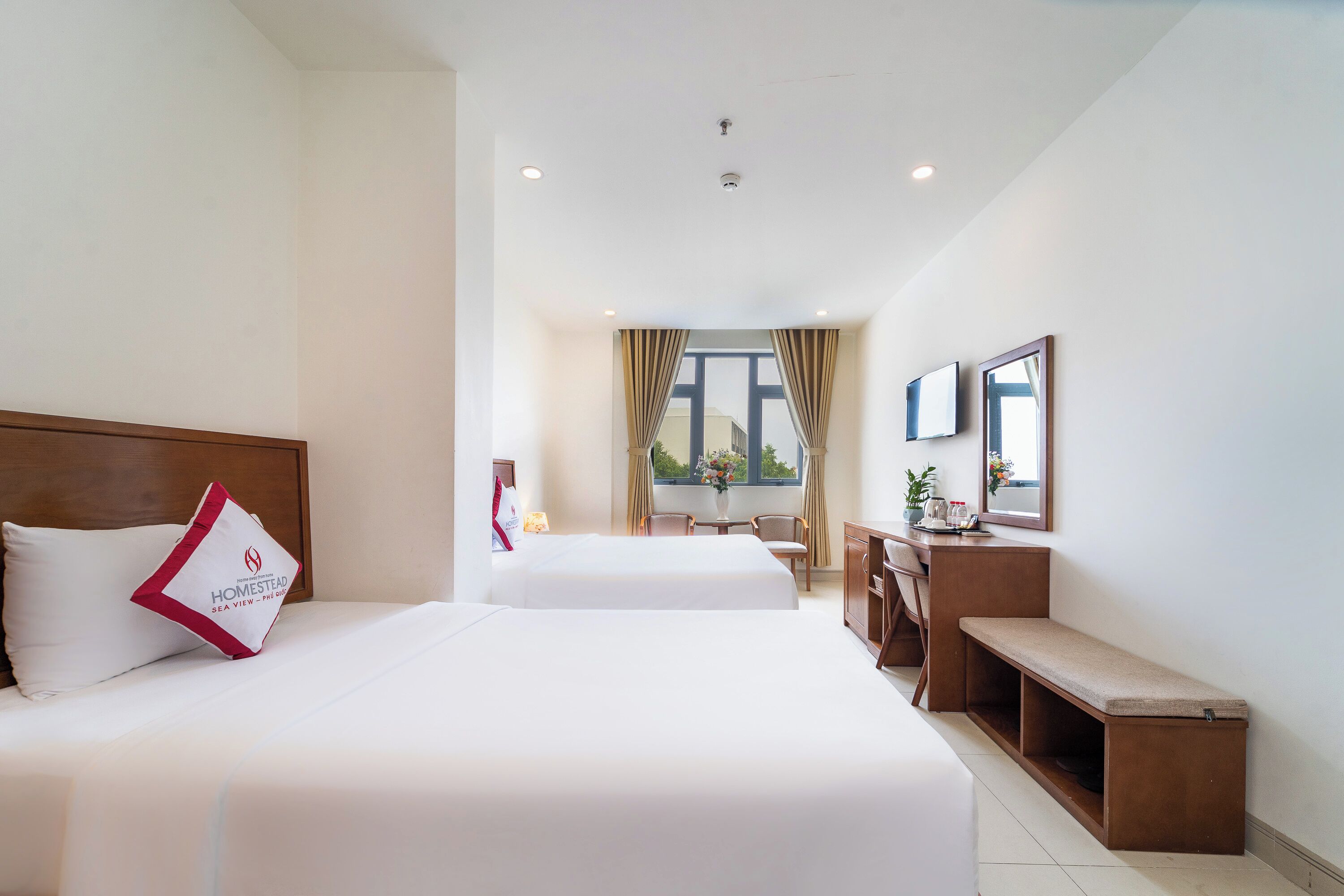 deluxe triple room, city view | 1 bedroom, premium bedding, memory-foam beds, minibar