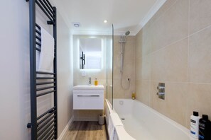 Bathroom - Old Regency Bakery-The Big Holiday House (Brighton)