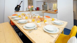 Family dining - Old Regency Bakery-The Big Holiday House (Brighton)