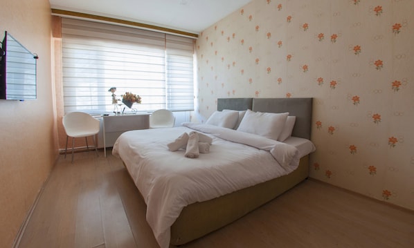 Camera Standard, 1 letto king, bagno privato, vista città | Minibar, tende oscuranti, insonorizzazione, Wi-Fi gratuito