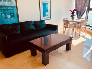 2 habitaciones, ropa de cama de alta calidad, escritorio y cunas 