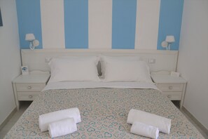 Exclusive Double Room, Balcony, Sea View | Premium bedding, minibar, in-room safe, desk - B&B Cuore di Vieste (Vieste)