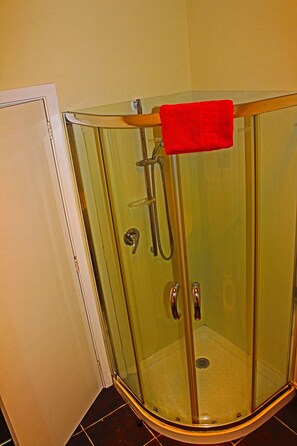 Standard House, 4 Bedrooms | Bathroom shower