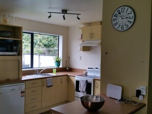 Familienhaus, 2 Schlafzimmer | Eigene Küche | Großer Kühlschrank, Mikrowelle, Ofen, Herdplatte