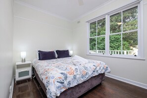 3 slaapkamers, een strijkplank/strijkijzer, reisbedje, gratis wifi