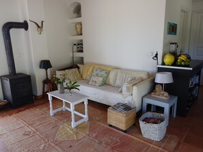 Kamin, Bücher, Stereoanlage