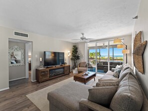 TV, DVD player, books, video library - Newly Renovated! Very Nice 2 Bedroom Villa with a Gulf view, B2611A (Englewood)