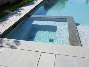 Piscina all'aperto, una piscina riscaldata