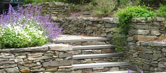 Stunning  home- heated pool, spa, firepit, privte acre, walk or free bus to town