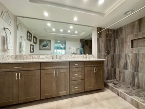 Shower, hair dryer, towels - Perfect for a Beach Getaway, Great View and Near the Pool, B2613A (Cape Haze)