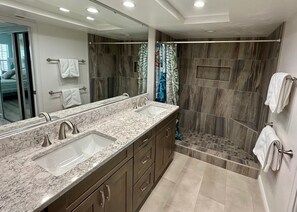 Shower, hair dryer, towels - Perfect for a Beach Getaway, Great View and Near the Pool, B2613A (Cape Haze)