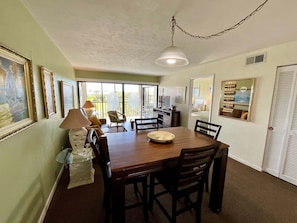 Dining - Waterfront 1BR condo in Marco Island with pool, marina, WiFi (Marco Island)