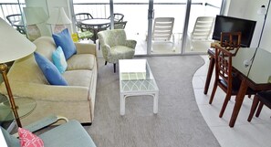 TV - Gulf beach view condo with cozy decor (Marco Island)