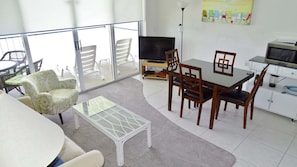 Dining - Beachfront 1BR Apollo condo with heated pool, WiFi, and Gulf views. (Marco Island)