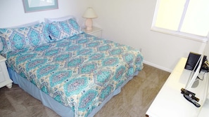 1 bedroom, iron/ironing board, free WiFi, bed sheets - Beachfront 1BR Apollo condo with heated pool, WiFi, and Gulf views. (Marco Island)