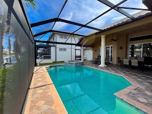 A heated pool - Waterfront 4BR home in Marco Island with heated pool and WiFi (Marco Island)