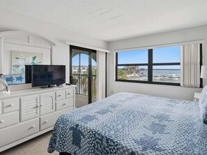 2 bedrooms, iron/ironing board, free WiFi, bed sheets - Waterfront 2BR condo with pool, marina access & full kitchen. (Marco Island)